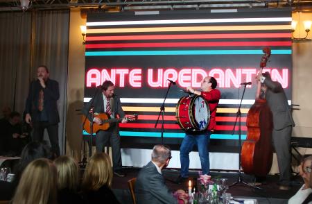 ONA ali ON 26 FOTO LJUBO VUKELIČ